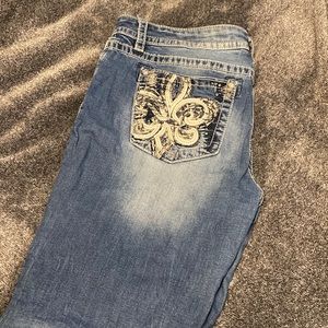 Fleur-de-lis embellished pockets Miss Me Jeans